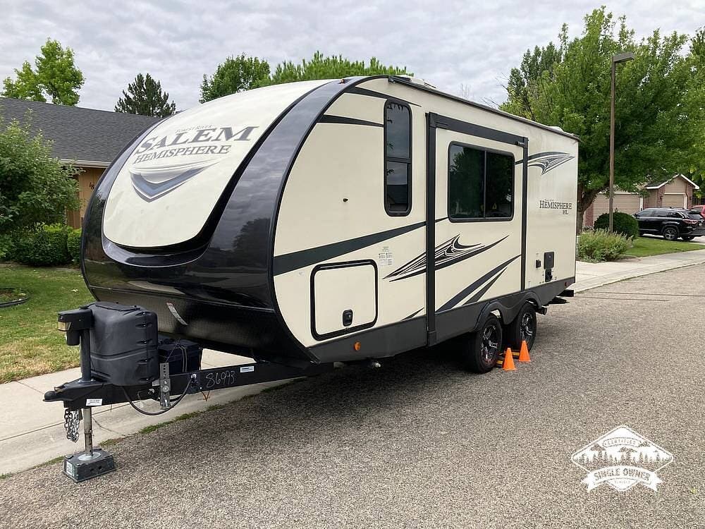 2021 Forest River Salem Hemisphere 17RBHL - Used Travel Trailer For Sale by Pop RVs in Meridian, Idaho features Leveling Jacks, Air Conditioning, Awning, Slideout