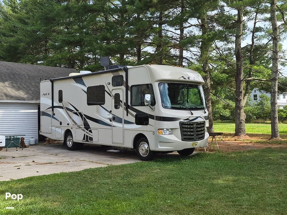 2015 Thor Motor Coach A.C.E. 29.3 - Used Class A For Sale by Pop RVs in Egg Harbor City, New Jersey features Slideout