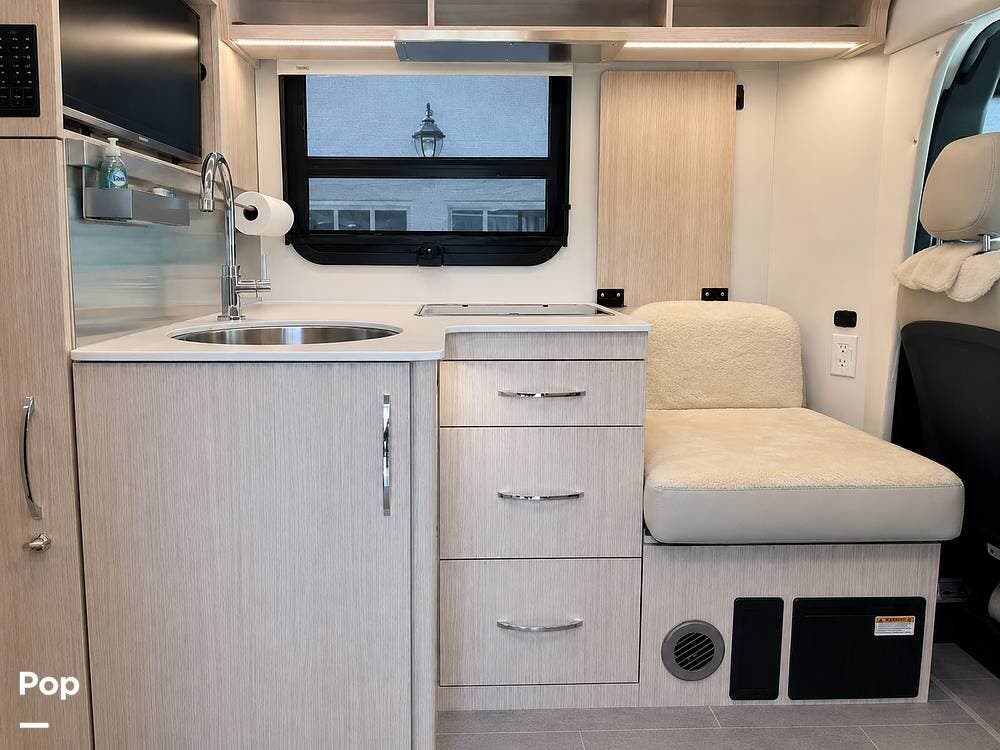 2025 Leisure Travel Unity U24RL - Used Class C For Sale by Pop RVs in Pooler, Georgia features Generator, Air Conditioning, Awning