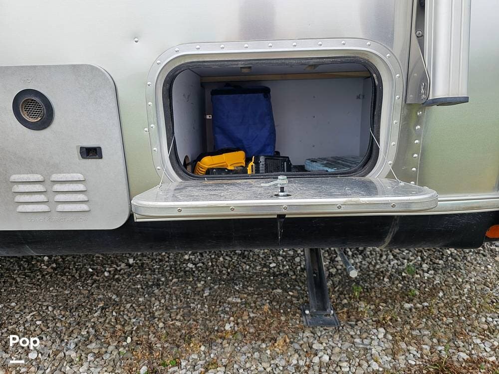 2023 Airstream International 25FB Queen - Used Travel Trailer For Sale by Pop RVs in Milo, Iowa