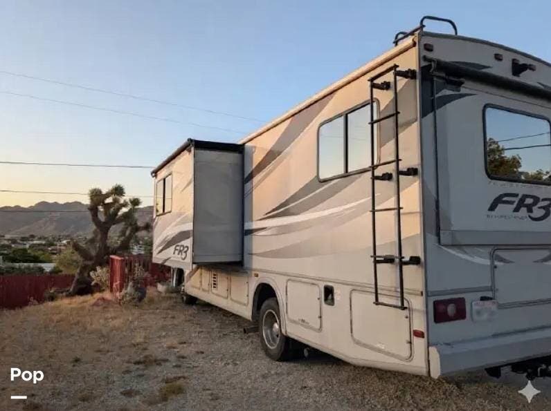 2017 Forest River FR3 28DS - Used Class A For Sale by Pop RVs in Joshua Tree, California features Slideout