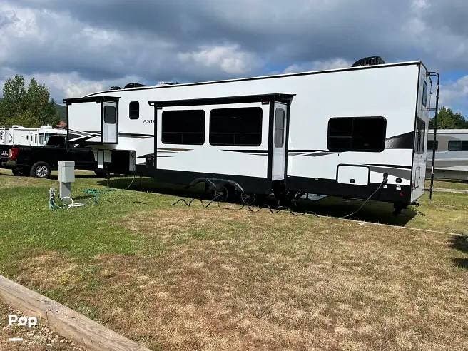 2022 Dutchmen Astoria PLATINUM 3603LFP - Used Fifth Wheel For Sale by Pop RVs in Courtland, Virginia features Air Conditioning, Generator, Slideout