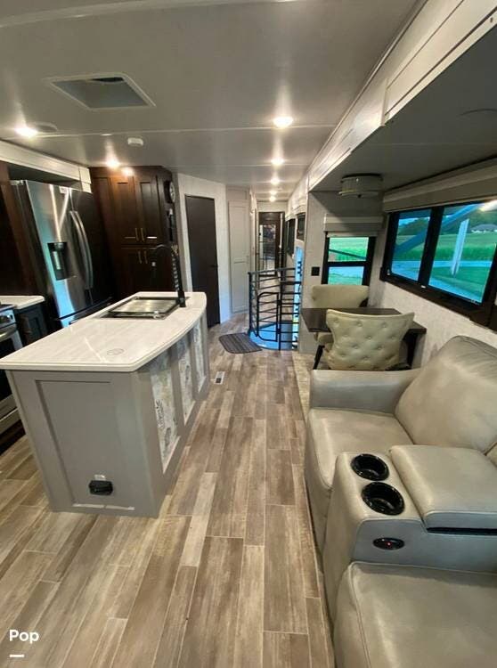 2021 Palomino River Ranch 392MB - Used Fifth Wheel For Sale by Pop RVs in Bellefontaine, Ohio features Leveling Jacks, Air Conditioning, Slideout, Awning
