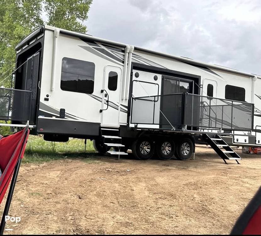 2021 Jayco Seismic 4113 - Used Toy Hauler For Sale by Pop RVs in Fort Morgan, Colorado features Slideout