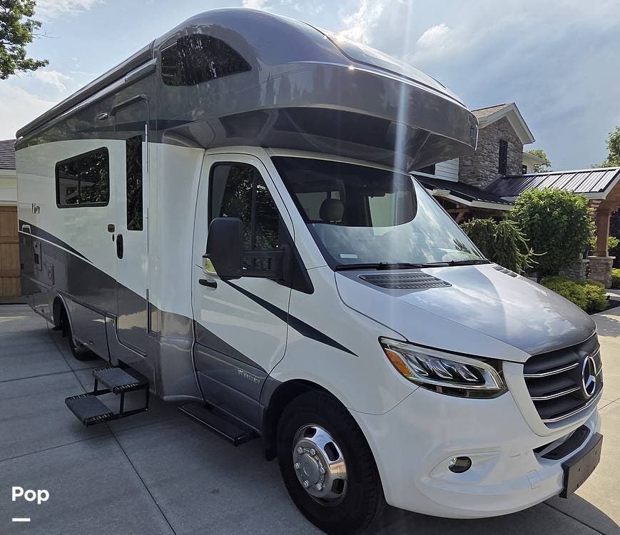 2023 Winnebago View 24D - Used Class C For Sale by Pop RVs in Silver Lake, Ohio features Air Conditioning, Slideout, Generator, Awning, Leveling Jacks