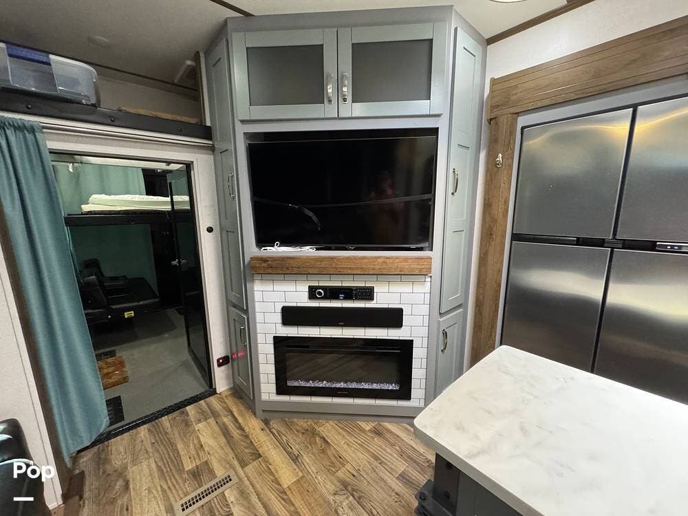 2020 Keystone Fuzion 373 - Used Toy Hauler For Sale by Pop RVs in Choctaw, Oklahoma features Air Conditioning, Slideout, Generator, Leveling Jacks, Awning