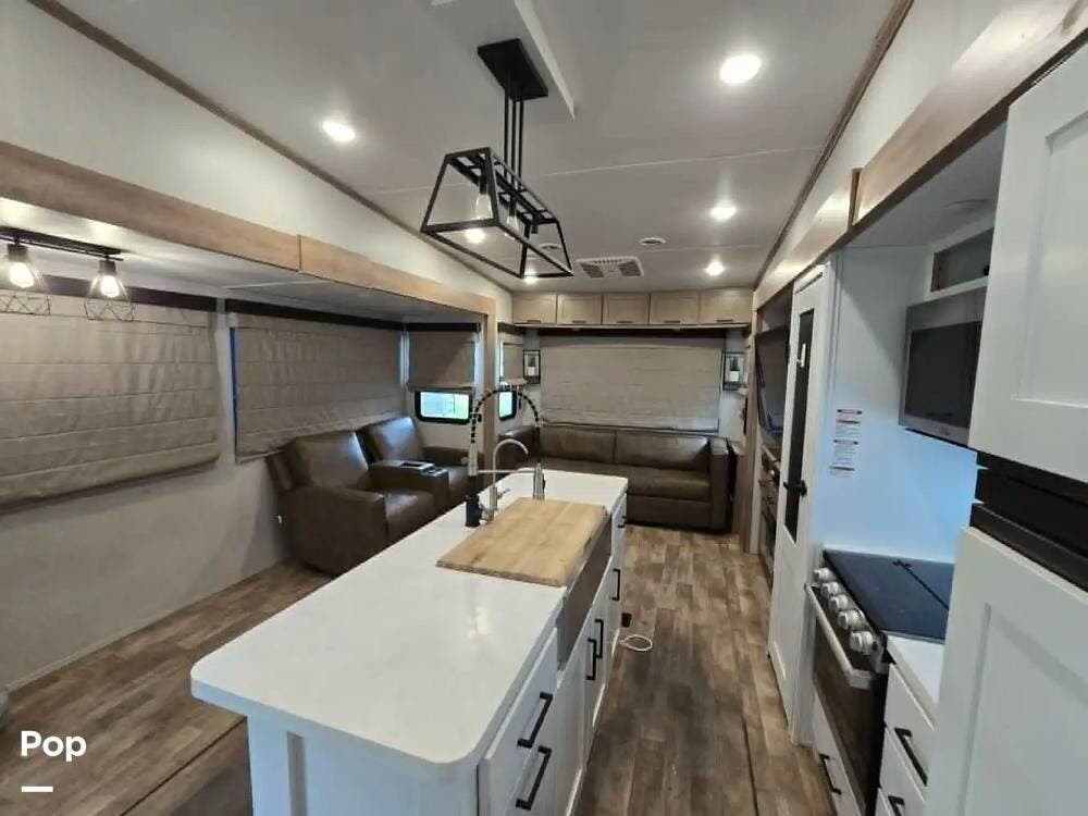2022 Keystone Arcadia 3660RL - Used Fifth Wheel For Sale by Pop RVs in Union, Illinois features Slideout