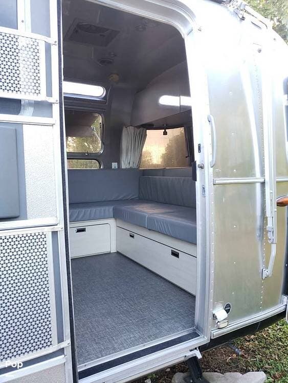 2021 Airstream Flying Cloud 30rb - Used Travel Trailer For Sale by Pop RVs in Miami, Florida