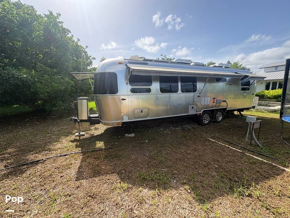 2021 Flying Cloud 30RB by Airstream from Pop RVs in Miami, Florida