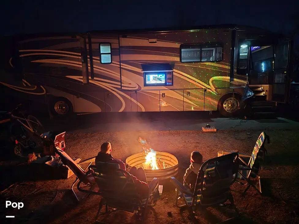 2011 Tour 40CD by Winnebago from Pop RVs in Victorville, California