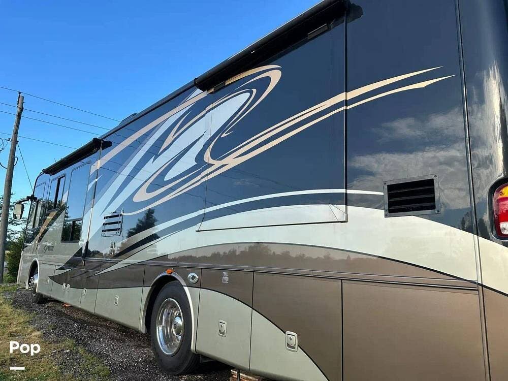 2011 Berkshire 390QS by Forest River from Pop RVs in Cottam, Ontario