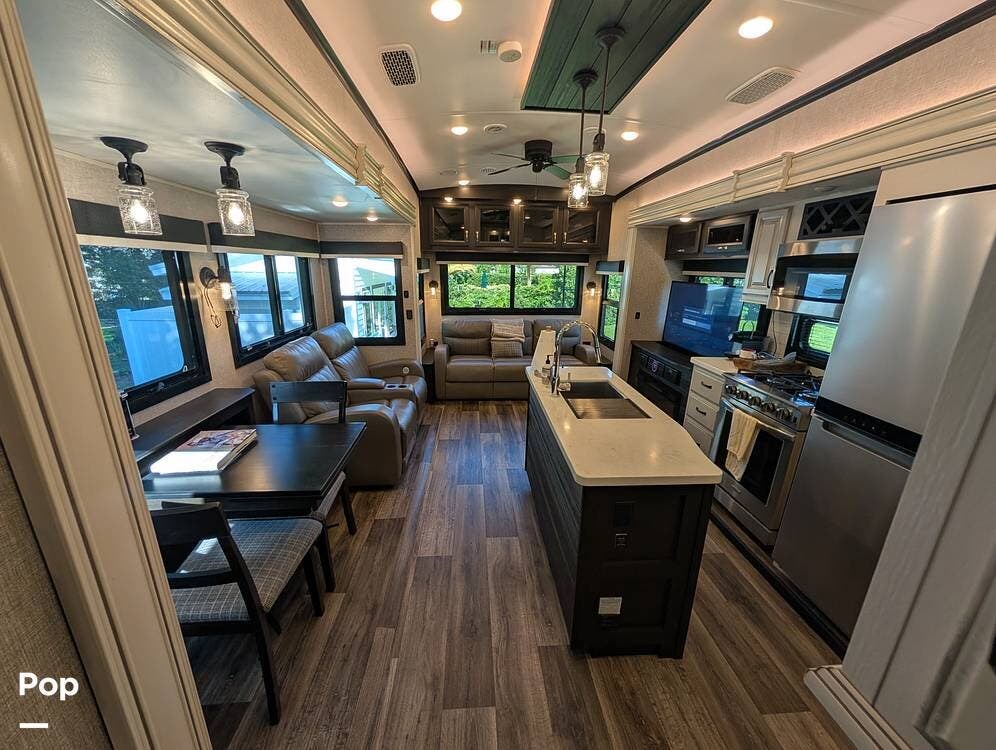 2022 Jayco North Point 310RLTS - Used Fifth Wheel For Sale by Pop RVs in De Leon Springs, Florida features Air Conditioning, Slideout, Awning, Leveling Jacks