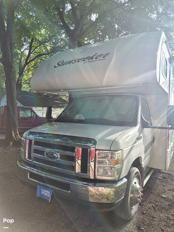 2017 Forest River Sunseeker 3170DS - Used Class C For Sale by Pop RVs in Atchison, Kansas features Slideout