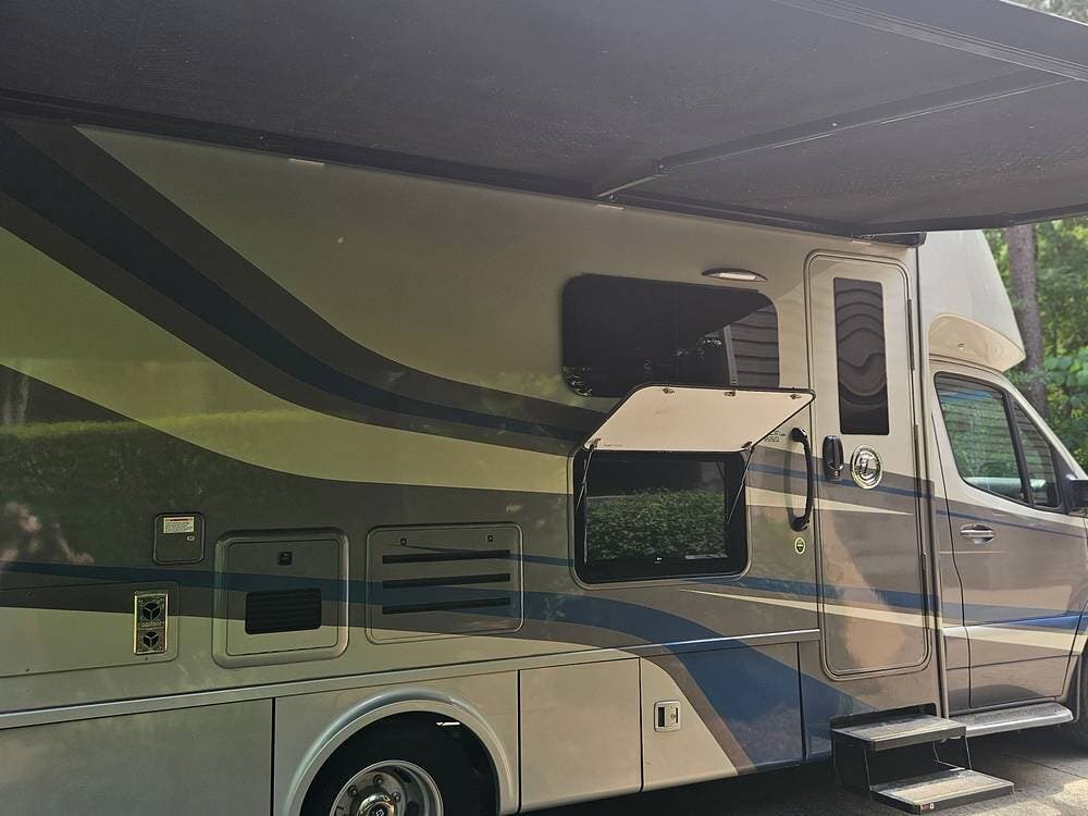 2021 Wayfarer 25RW by Tiffin from Pop RVs in Cumming, Georgia