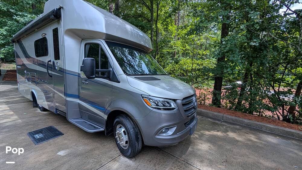 2021 Tiffin Wayfarer 25RW - Used Class C For Sale by Pop RVs in Cumming, Georgia features Slideout, Leveling Jacks, Awning, Generator, Air Conditioning