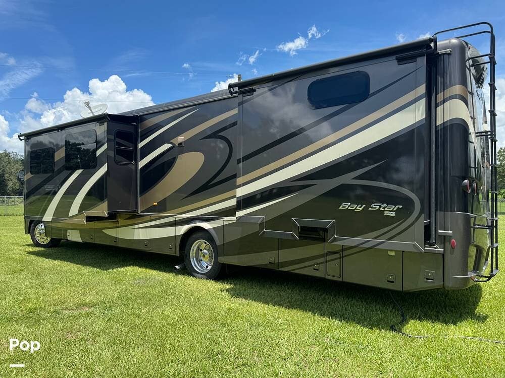 2021 Newmar Bay Star 3811 - Used Class A For Sale by Pop RVs in Plant City, Florida features Slideout, Air Conditioning, Awning, Generator, Leveling Jacks