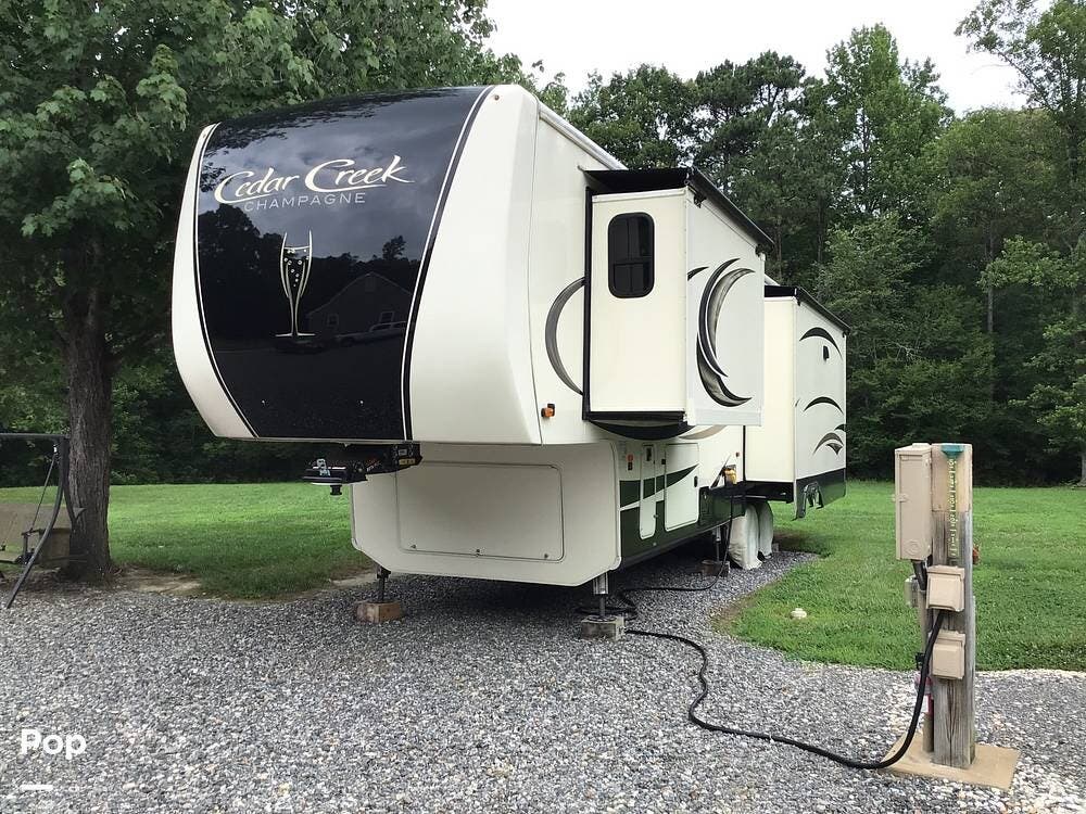2019 Forest River Cedar Creek Champagne 38EL - Used Fifth Wheel For Sale by Pop RVs in Ruther Glen, Virginia features Slideout, Leveling Jacks, Air Conditioning