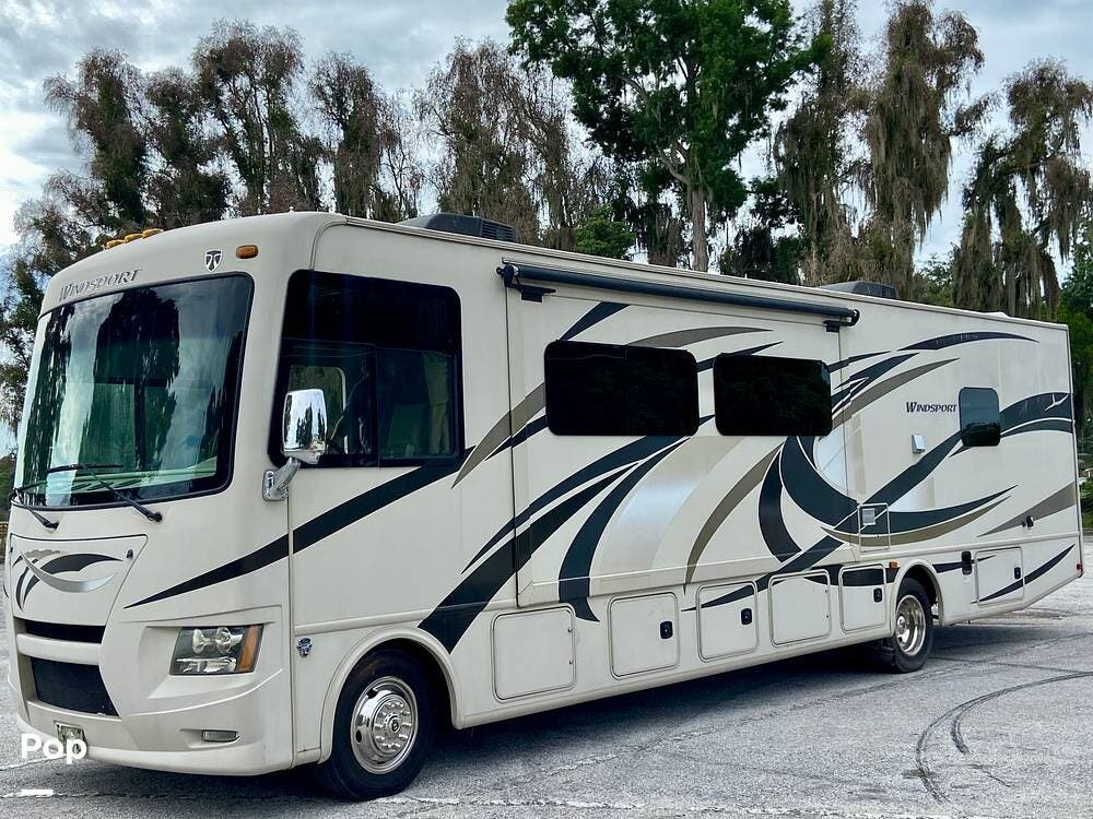 2015 Thor Motor Coach Windsport 34E - Used Class A For Sale by Pop RVs in Winter Haven, Florida features Slideout, Air Conditioning, Awning, Generator