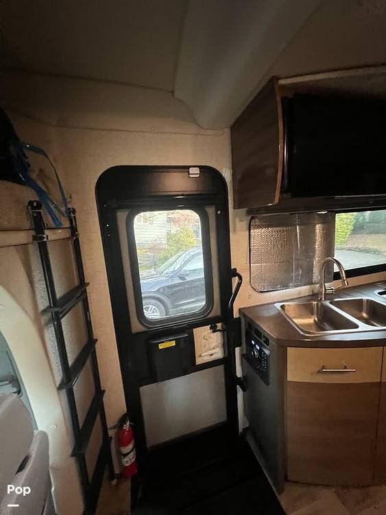 2016 Winnebago View 24j - Used Class C For Sale by Pop RVs in Fairview, Oregon features Slideout