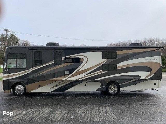 2016 Thor Motor Coach Miramar 34.3 - Used Class A For Sale by Pop RVs in Tolland, Connecticut features Slideout
