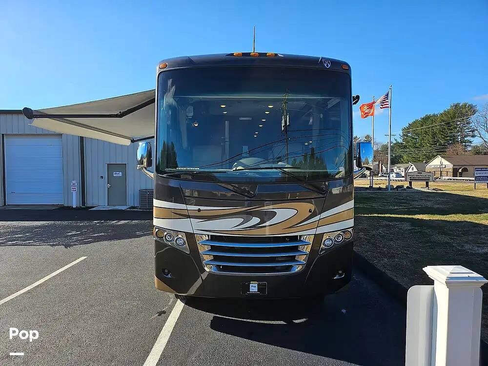 2016 Miramar 34.3 by Thor Motor Coach from Pop RVs in Tolland, Connecticut