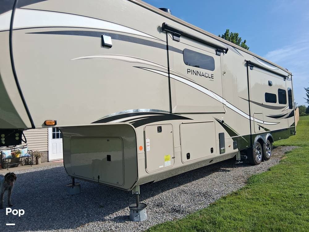2023 Jayco Pinnacle 36FBTS - Used Fifth Wheel For Sale by Pop RVs in Beaver Dam, Kentucky features Air Conditioning, Awning, Leveling Jacks, Slideout
