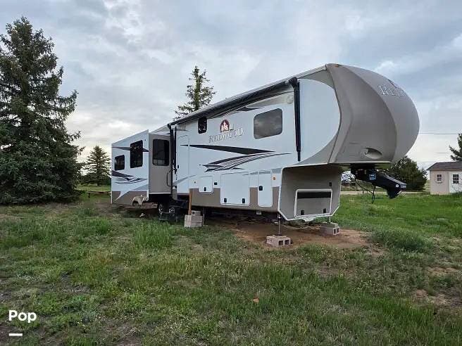 2014 CrossRoads Redwood 38GK - Used Fifth Wheel For Sale by Pop RVs in Colorado Springs, Colorado features Slideout