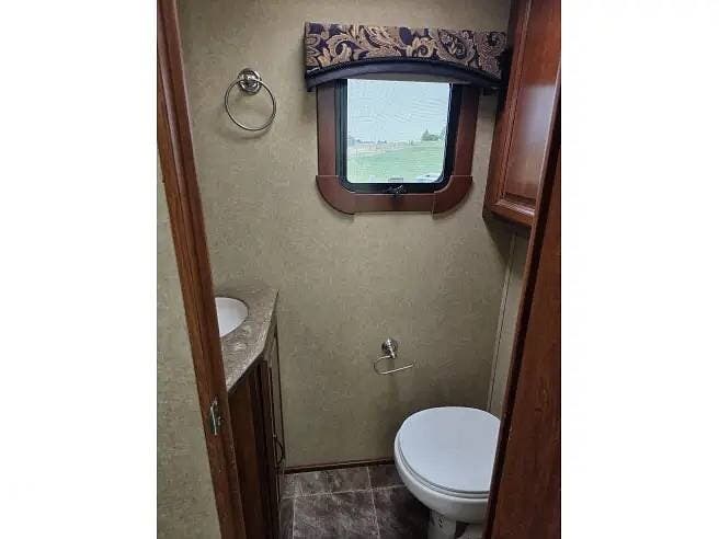 Used 2014 CrossRoads Redwood 38GK available in Colorado Springs, Colorado