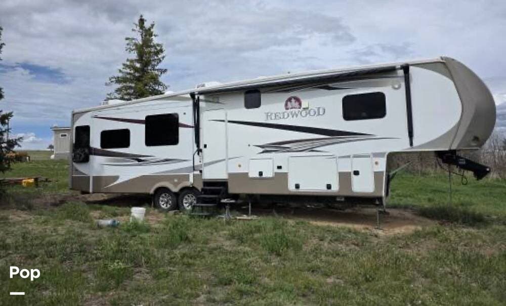 2014 Redwood RV Redwood 38GK - Used Fifth Wheel For Sale by Pop RVs in Colorado Springs, Colorado features Slideout, Awning, Leveling Jacks, Air Conditioning