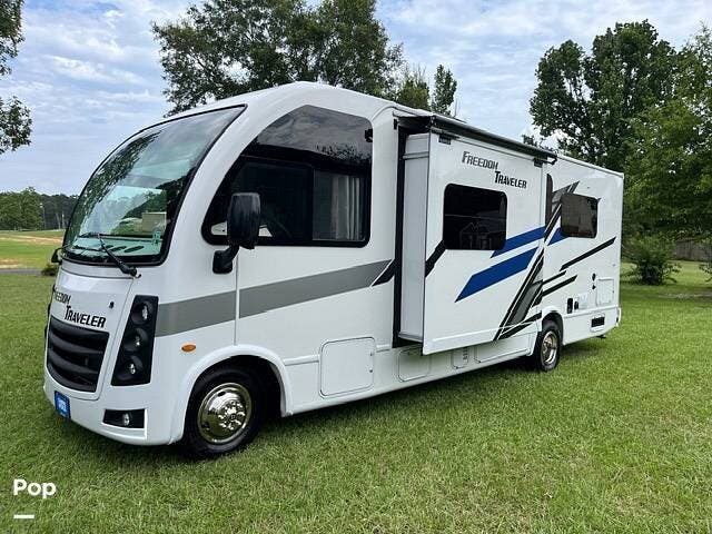2026 Thor America Freedom Traveler A26 - Used Class A For Sale by Pop RVs in Anacoco, Louisiana features Generator, Air Conditioning, Awning, Slideout