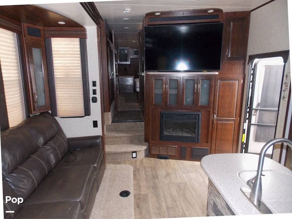 2016 Heartland Cyclone 4113 - Used Toy Hauler For Sale by Pop RVs in Tahoka, Texas features Leveling Jacks, Awning, Slideout, Air Conditioning