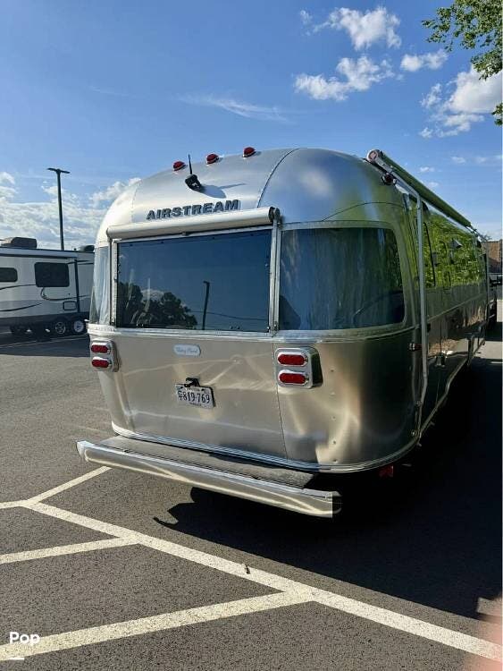 2021 Flying Cloud 27FB Twin by Airstream from Pop RVs in Haymarket, Virginia