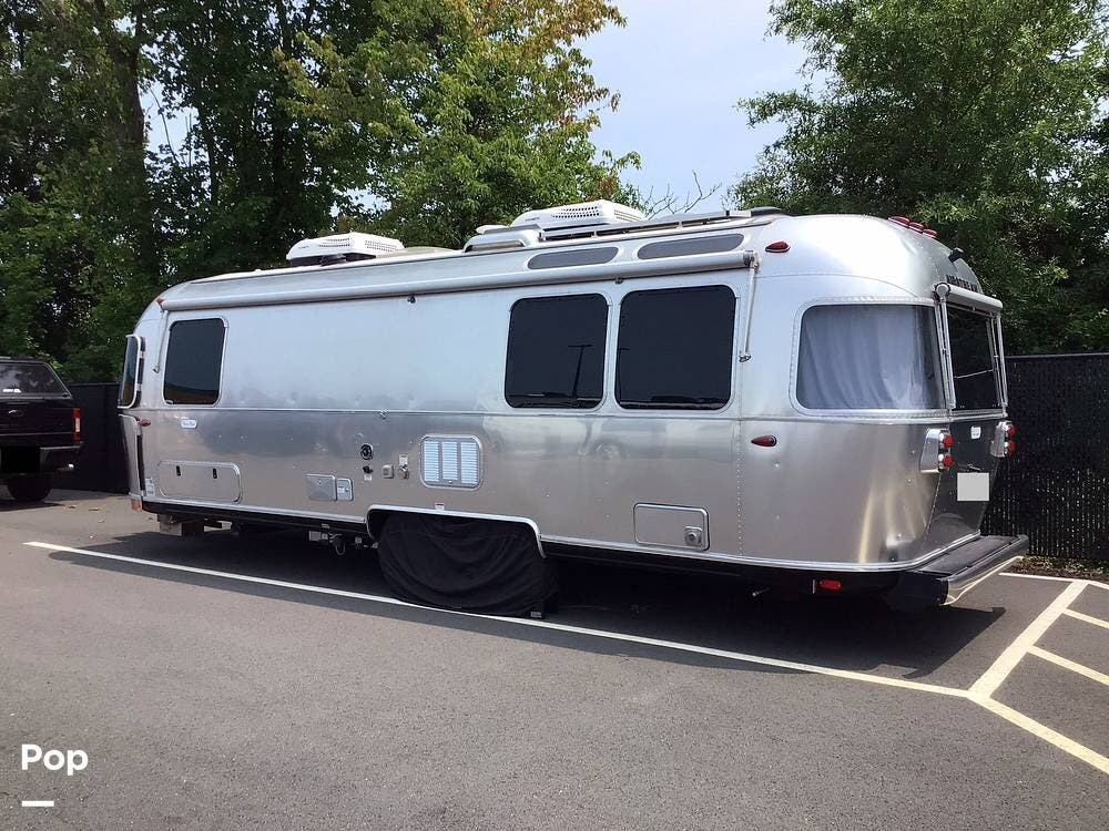 2021 Flying Cloud 27FB Twin by Airstream from Pop RVs in Haymarket, Virginia