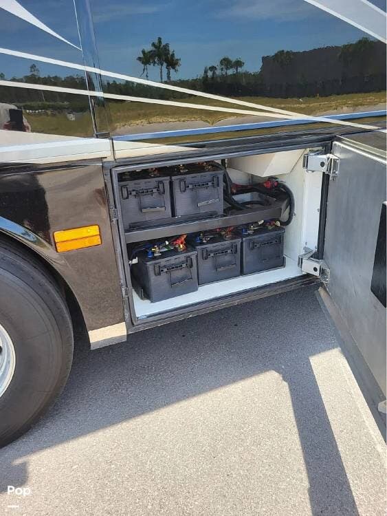 2007 Fleetwood American Tradition 45Y - Used Class B For Sale by Pop RVs in Bonita Springs, Florida features Slideout