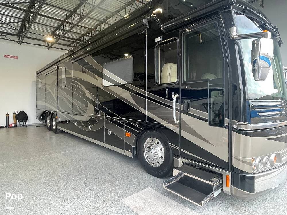 2007 American Coach American Heritage 45E - Used Diesel Pusher For Sale by Pop RVs in Ft Myers, Florida features Generator, Leveling Jacks, Slideout, Air Conditioning, Awning