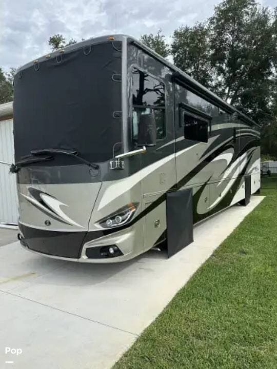 2018 Tiffin Phaeton 40IH - Used Diesel Pusher For Sale by Pop RVs in New Port Richey, Florida features Slideout