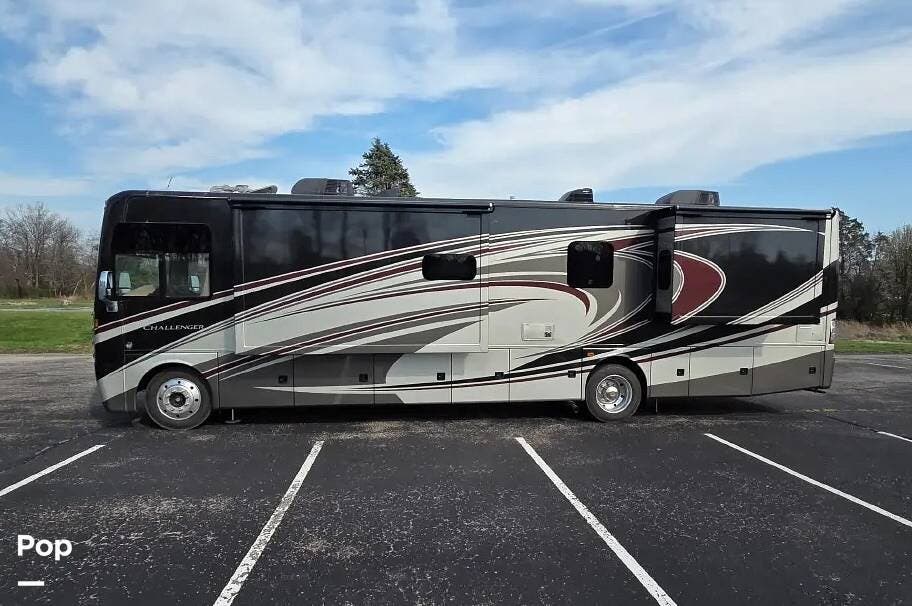 2015 Challenger 37ND by Thor Motor Coach from Pop RVs in Louisville, Kentucky