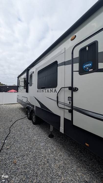 Used 2021 Keystone Montana 3763BP available in Pennsburg, Pennsylvania