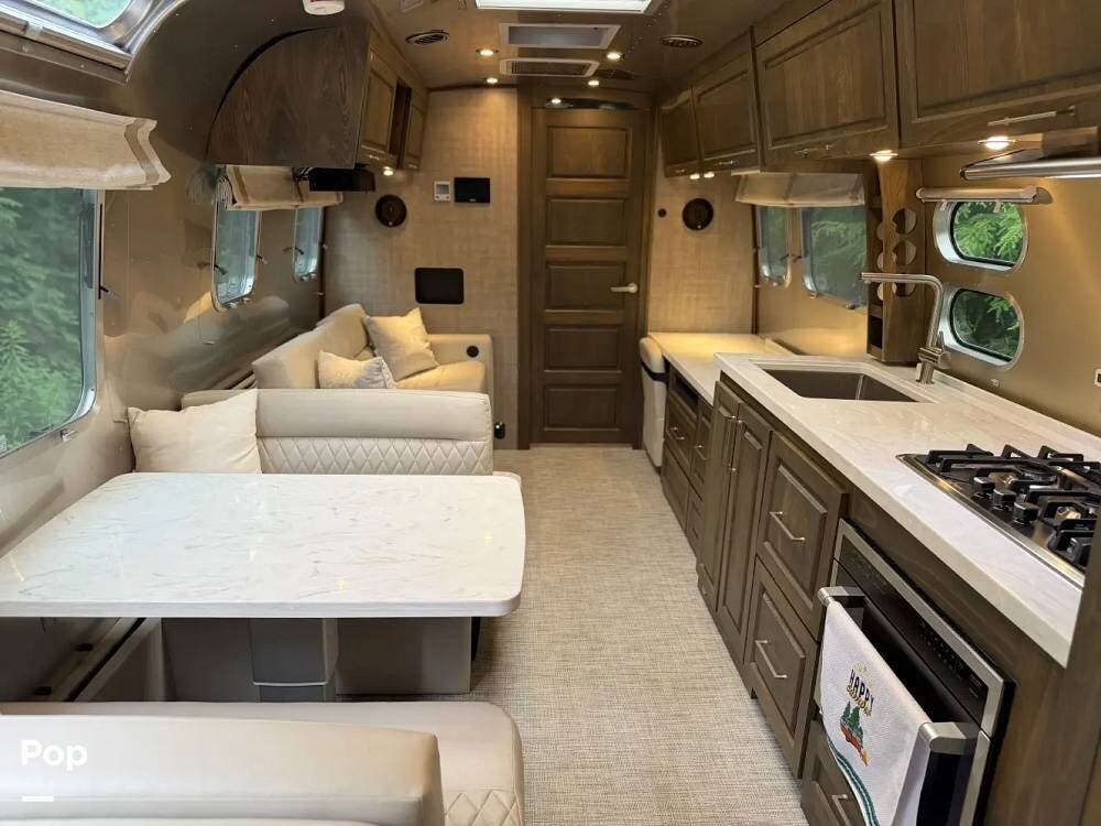 2023 Classic 33FBQ by Airstream from Pop RVs in Honey Brook, Pennsylvania
