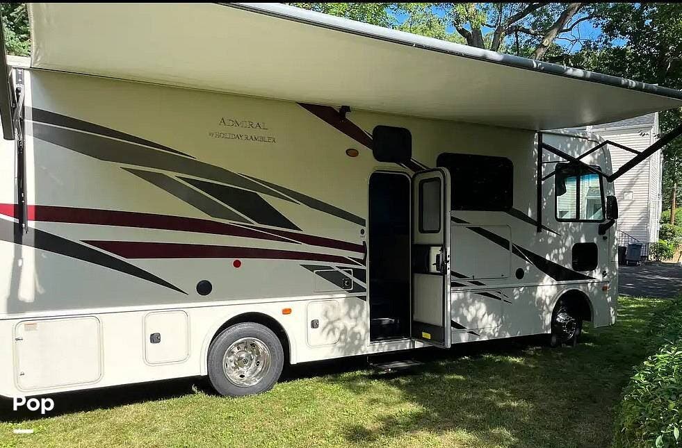 2020 Holiday Rambler Admiral 28A - Used Class A For Sale by Pop RVs in Yonkers, New York features Slideout
