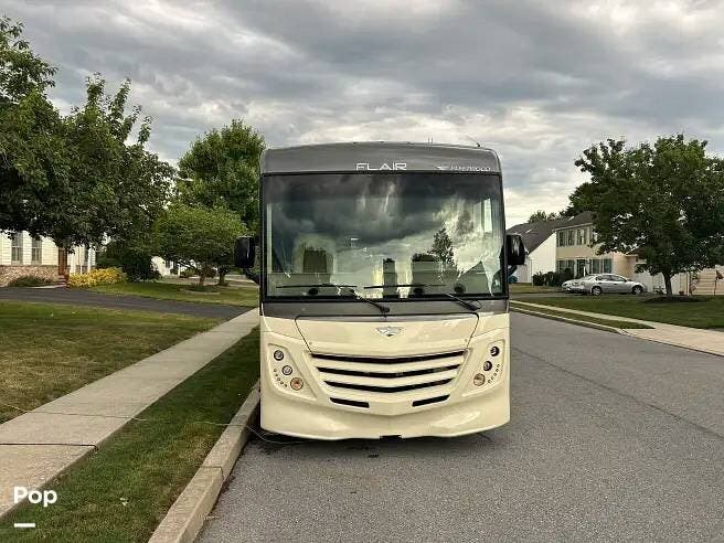 2020 Fleetwood Flair 29M - Used Class A For Sale by Pop RVs in Palmyra, Pennsylvania features Slideout