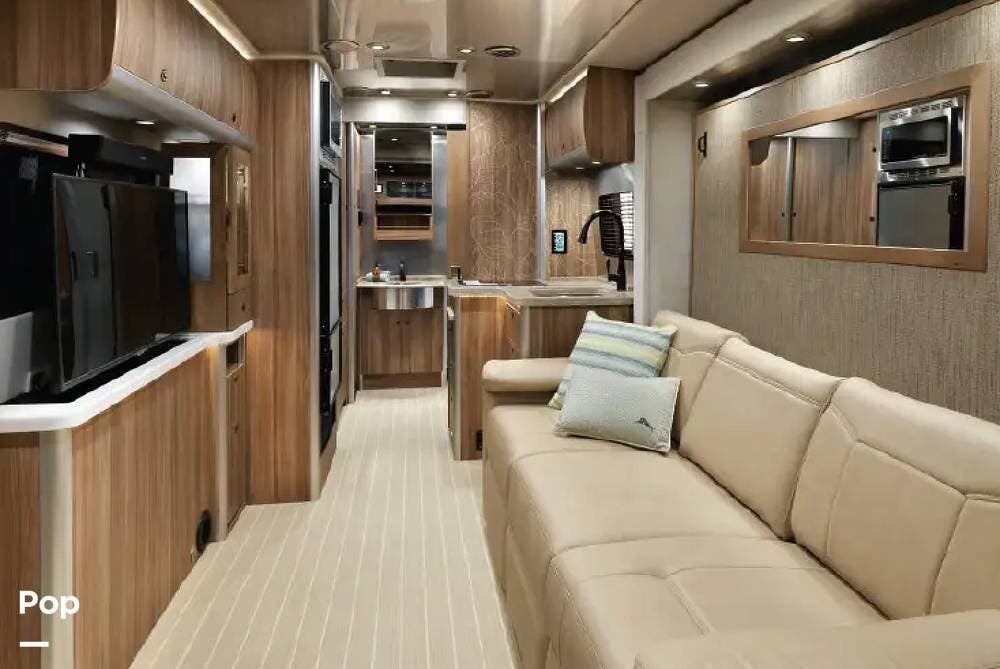 2022 Airstream Atlas Murphy Suite Tommy Bahama - Used Class B For Sale by Pop RVs in Lumberville, Pennsylvania features Slideout
