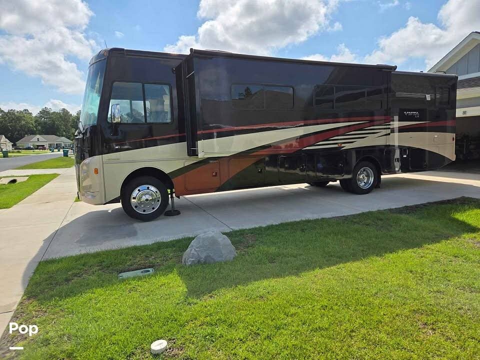 2019 Winnebago Vista LX 35F - Used Class A For Sale by Pop RVs in Crawfordville, Florida features Leveling Jacks, Generator, Air Conditioning, Awning, Slideout