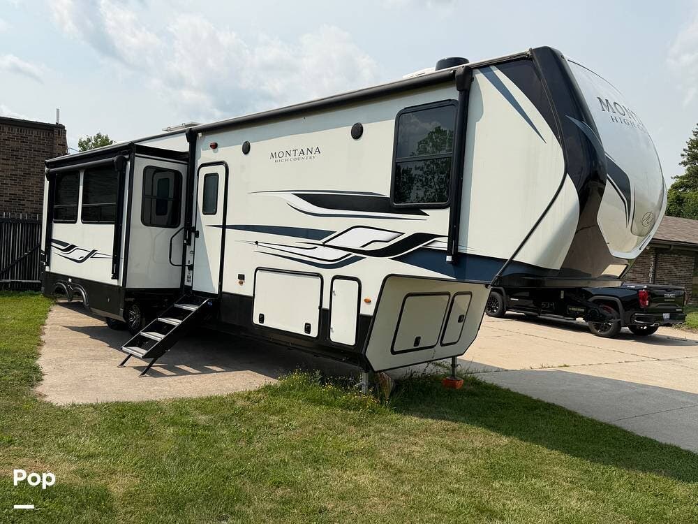 Used 2023 Keystone Montana High Country 381TB available in Chesterfield, Michigan
