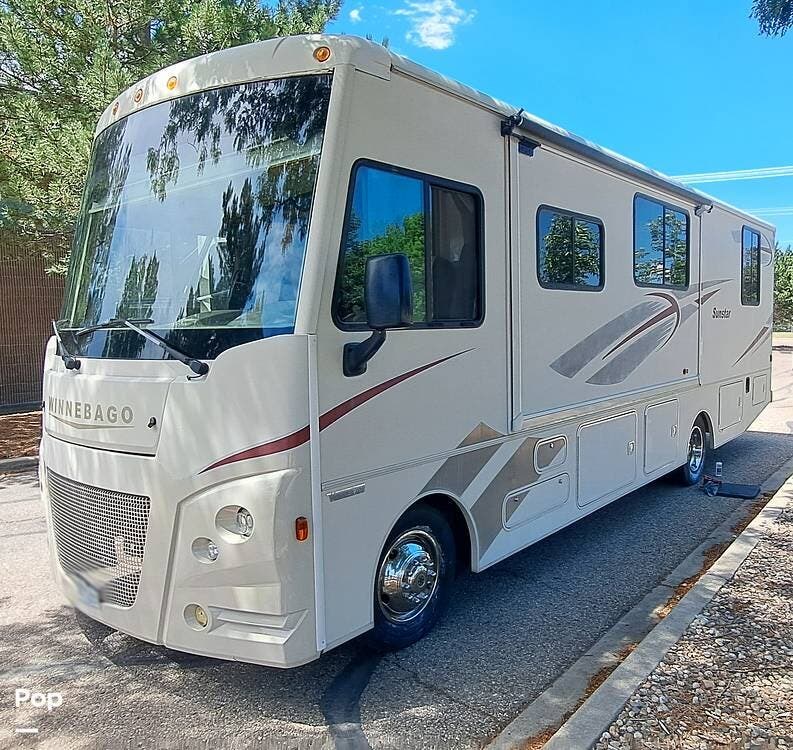 2017 Winnebago Sunstar 31KE - Used Class A For Sale by Pop RVs in Loveland, Colorado features Generator, Slideout, Leveling Jacks, Awning, Air Conditioning
