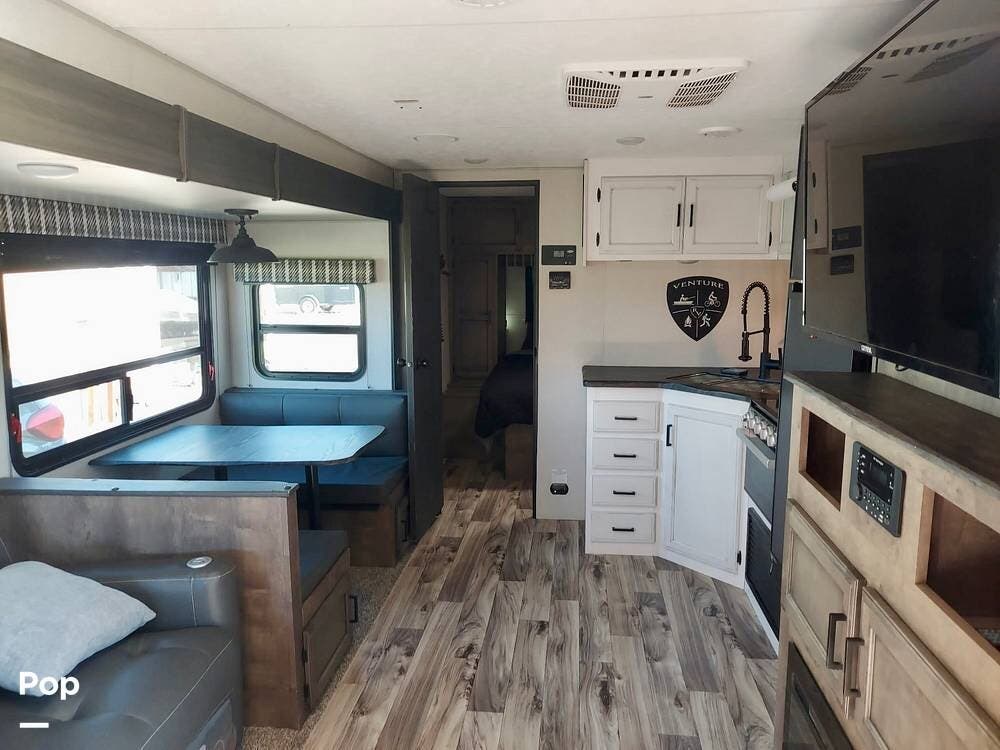 2022 Venture RV Stratus 281VBH - Used Travel Trailer For Sale by Pop RVs in Ellensburg, Washington features Slideout, Air Conditioning, Awning