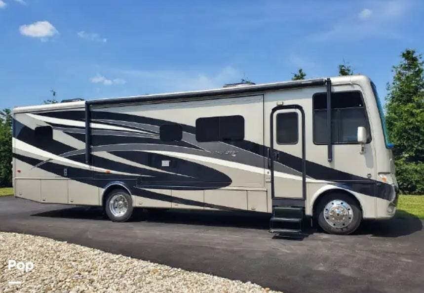 2016 Newmar Bay Star 3518 - Used Class A For Sale by Pop RVs in Lewes, Delaware features Slideout