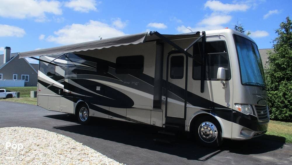 2016 Newmar Bay Star 3518 - Used Class A For Sale by Pop RVs in Lewes, Delaware features Air Conditioning, Generator, Awning, Leveling Jacks, Slideout