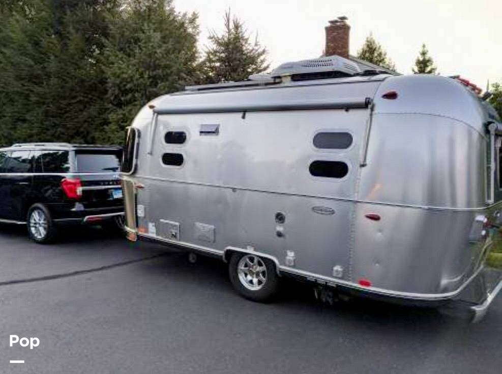 2016 Airstream Flying Cloud Flying Cloud 19 Bambi - Used Travel Trailer For Sale by Pop RVs in Newtown, Connecticut features Awning, Air Conditioning