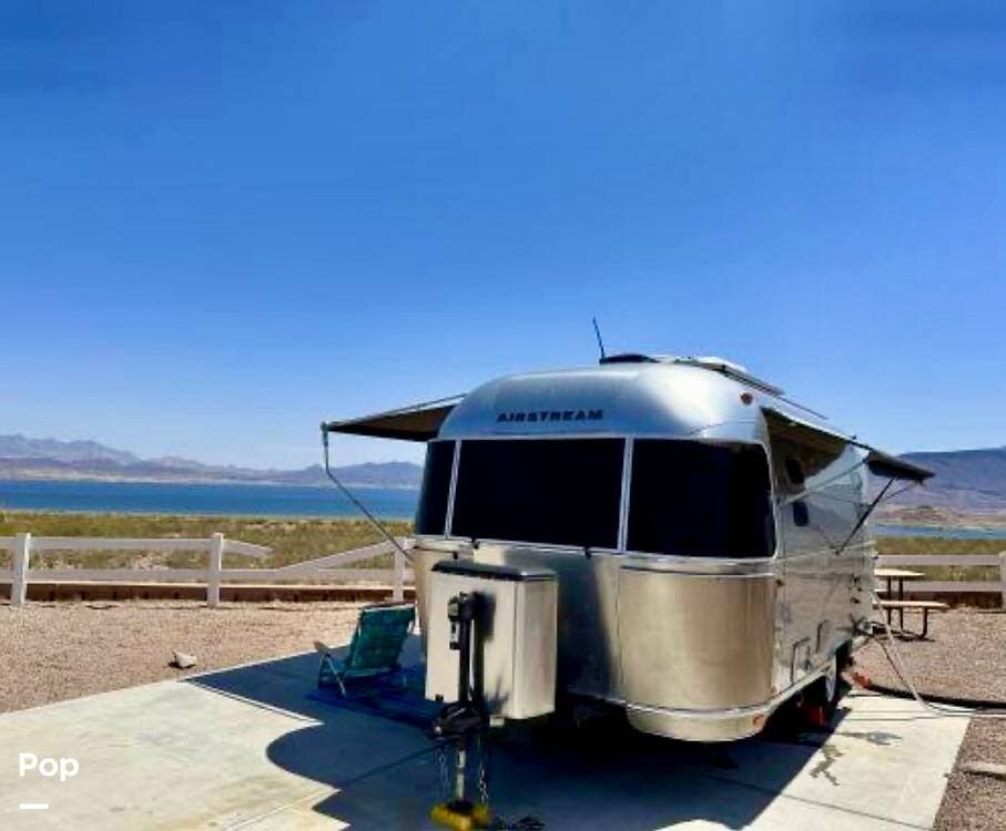 2016 Airstream Flying Cloud 19 - Used Travel Trailer For Sale by Pop RVs in Newtown, Connecticut features Awning, Leveling Jacks, Air Conditioning